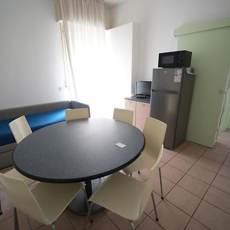 Lugano Residence Ріміні Екстер'єр фото