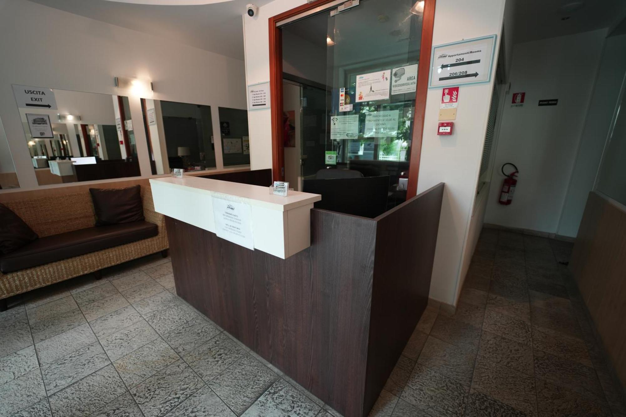 Lugano Residence Ріміні Екстер'єр фото